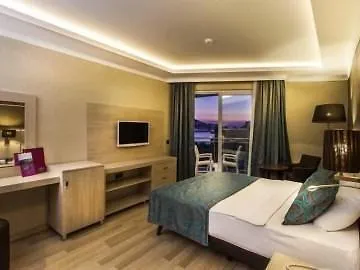 Hotel Parador Beach Hotel 3*