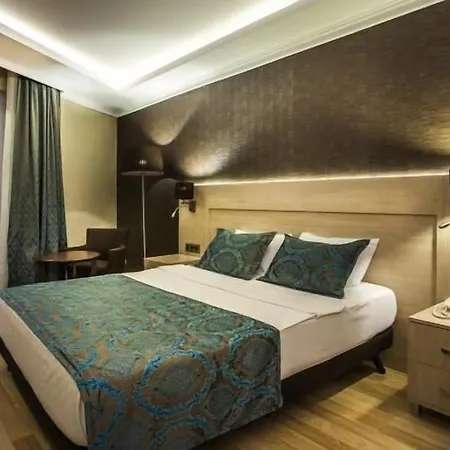 Parador Beach Hotel 3*